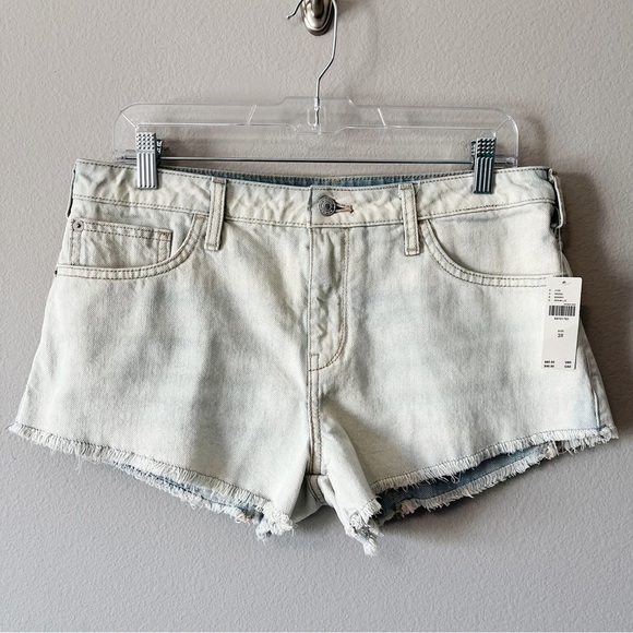 ***Anthropologie NWT Pilcro Denim Micro Jean Shorts Light Denim Blue Size 28*** - Picture 2 of 11